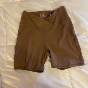 Till’s Brown crossover shorts size medium